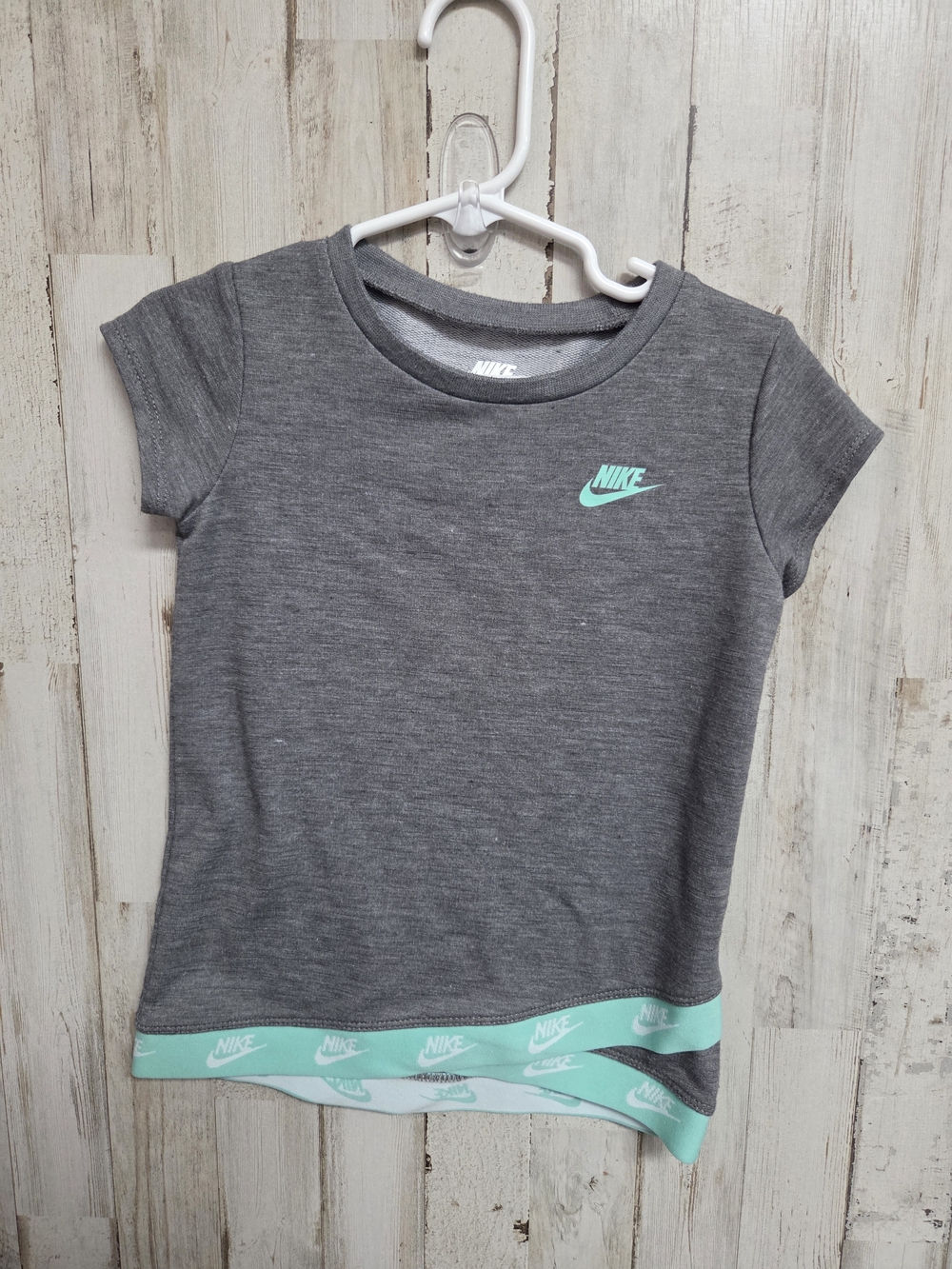 💝 Nike Gray Short Sleeve Tee with Mint Accents